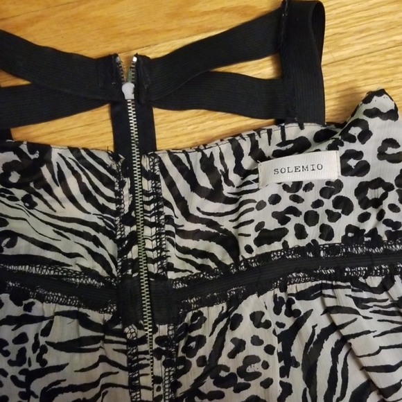 Animal print cut-out back top - Picture 4 of 6